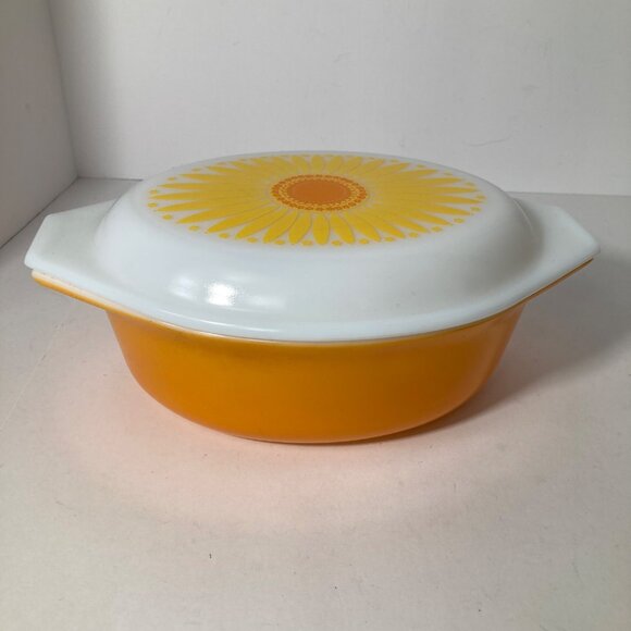 Vintage Pyrex Daisy Sunflower 043 1.5QT Oval Baking Dish & Lid Yellow Orange USA - Picture 2 of 10